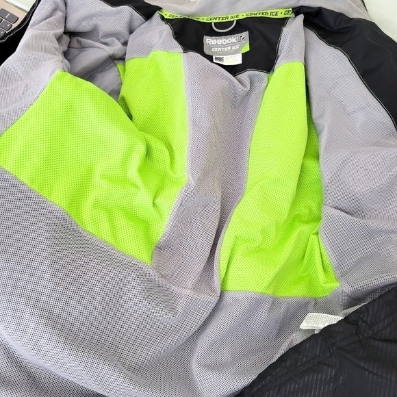 Reebok NHL sharks hocket kineticfit jacket Size M Lightweight Windbreaker - Picture 12 of 13